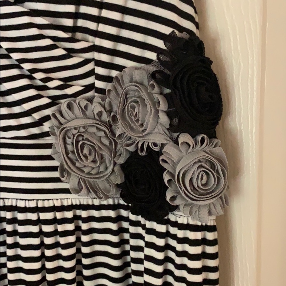 B/W STRIPED DRESS - Picture 3 of 4